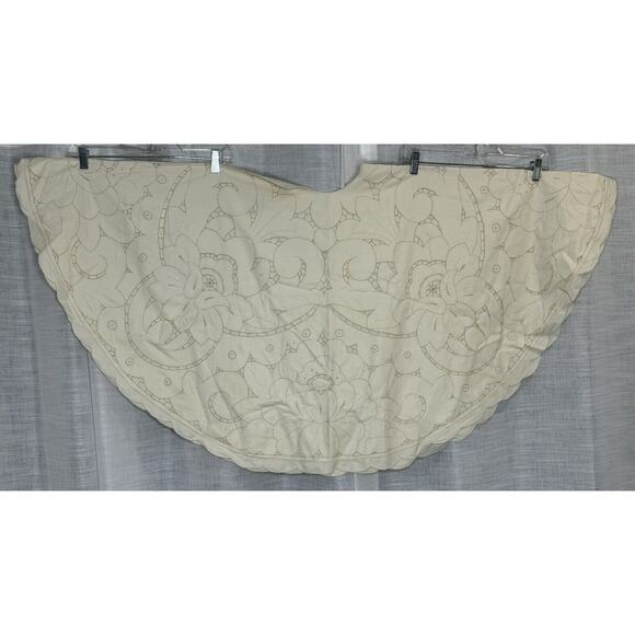 Vintage Beige Embroidered Floral Pattern Lined Christmas Tree Skirt Scallop Edge - Picture 1 of 6